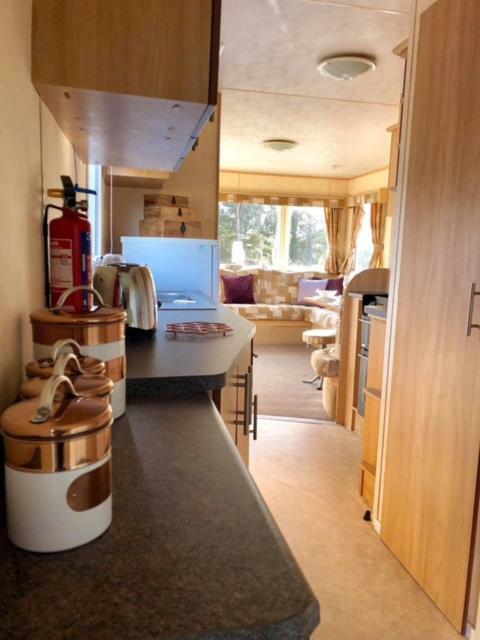 Caravan 50. Nairn lochloy holiday park Extérieur photo