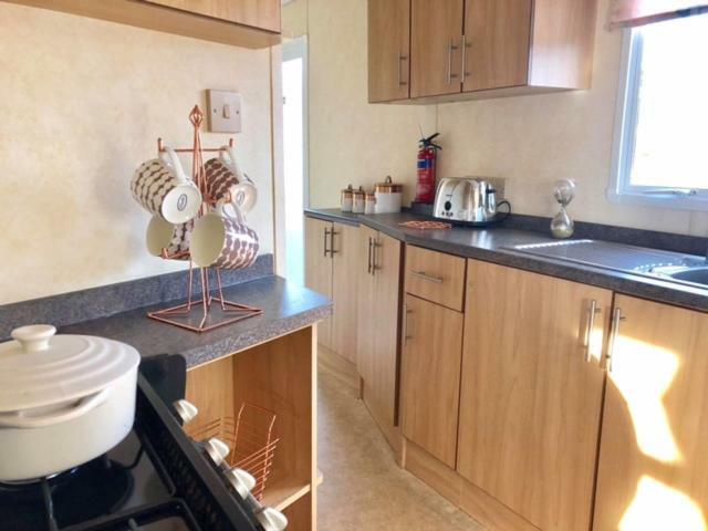 Caravan 50. Nairn lochloy holiday park Extérieur photo