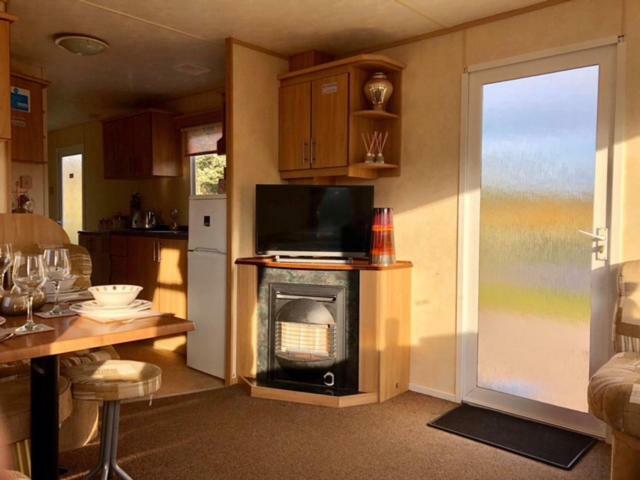 Caravan 50. Nairn lochloy holiday park Extérieur photo